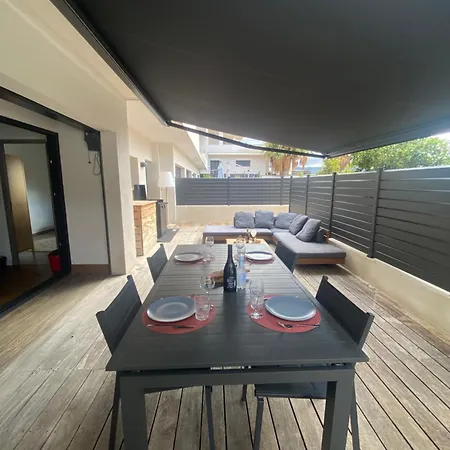 - Le Pied à Terre 3 *