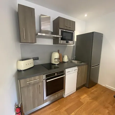 - Le Pied à Terre 3 *